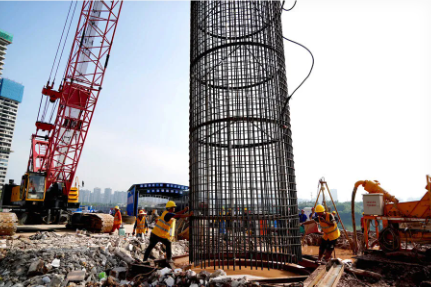 安装钢筋桩基笼