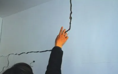 房屋裂缝如何精准“治疗”？专家详解分类处置与责任归属